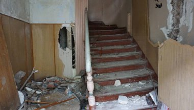 Burası Rusya, Saratov. İnanılmaz antik mimari, eski tuğla binalar ve terk edilmiş evlerle dolu bir şehir..
