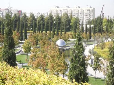 Rusya, Krasnodar Bölgesi. Turizm, dağlar ve tatil beldeleri. Galitsky Park, güneydeki Krasnodar kentinin merkezinde, modern ve güzel bir park alanıdır..