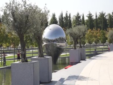 Rusya, Krasnodar Bölgesi. Turizm, dağlar ve tatil beldeleri. Galitsky Park, güneydeki Krasnodar kentinin merkezinde, modern ve güzel bir park alanıdır..