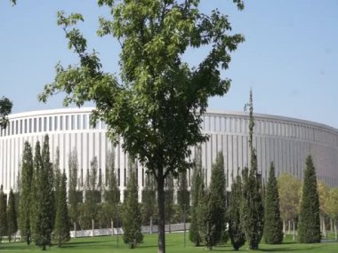 Rusya, Krasnodar Bölgesi. Turizm, dağlar ve tatil beldeleri. Galitsky Park, güneydeki Krasnodar kentinin merkezinde, modern ve güzel bir park alanıdır..