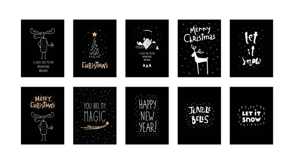Wektorowy zestaw czarnych skandynawskich kartek świątecznych z ręcznie rysunkiem Wesołych Świąt i ręcznie rysunkiem łosia białego z kawą, górami, świerkiem, jeleniem, choinką odizolowaną na czarnym tle. — Wektor stockowy