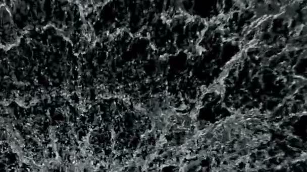 水在黑色背景和黑色背景上喷出缓慢的运动 3D插图设计 — 图库视频影像