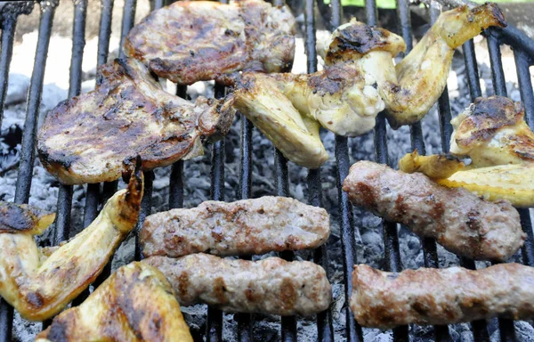 Finom Sokféle Húst Barbecue Grill Char Szénnel Grillezés Weber Típusú — Stock Fotó