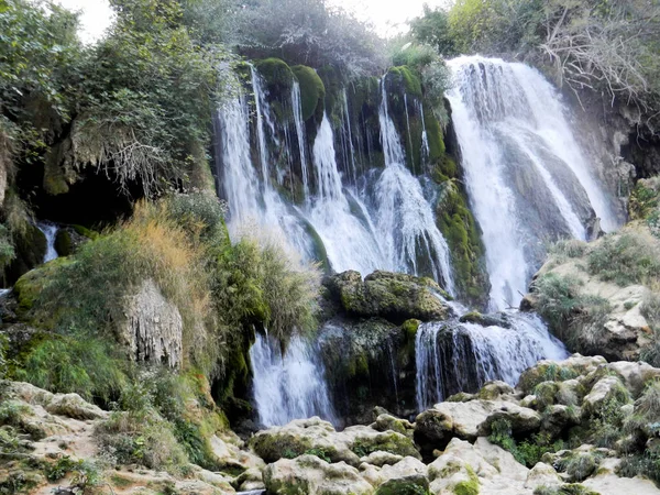 Belle cascade de Kravica en Bosnie-Herzégovine - populaire — Photo