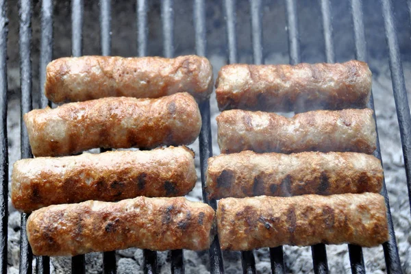 Recoger Chevapina a la parrilla al aire libre, fondo. temporada de barbacoa c — Foto de stock gratis