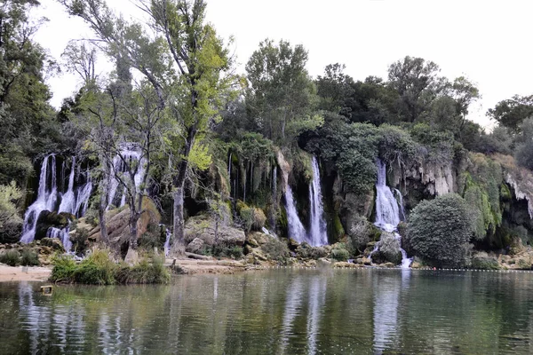 Belle cascade de Kravica en Bosnie-Herzégovine - populaire — Photo