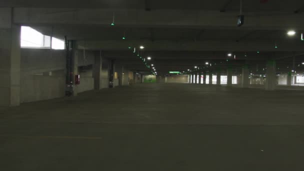 Video Alta Qualità Parcheggio Vuoto Causa Isolamento Massa Città Effetti — Video Stock