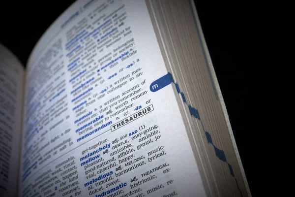 Thesaurus in einem Oxford-Wörterbuch — Stockfoto