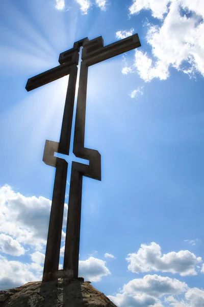 Kuva Metalli Ortodoksinen Rajat Lähikuva Projektio Vastaan Sininen Taivas Pilvet — kuvapankkivalokuva