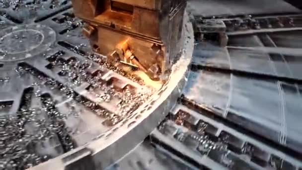 Clipe Vídeo Processo Produção Processamento Metal Com Ajuda Cortador Suporte — Vídeo de Stock