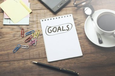 gol metin üstünde defter üzerinde çalışma tablosu