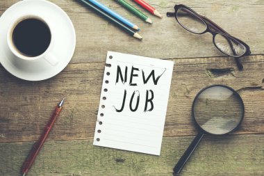 Yeni iş kelime kağıt üstünde. çalışma tablosu üzerinde ileti örneği