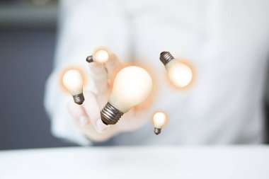 ampuller ile iş adamı. İş kavramı