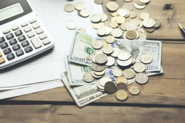 Banka hesap cüzdanı doları banknot ile hesap makinesi