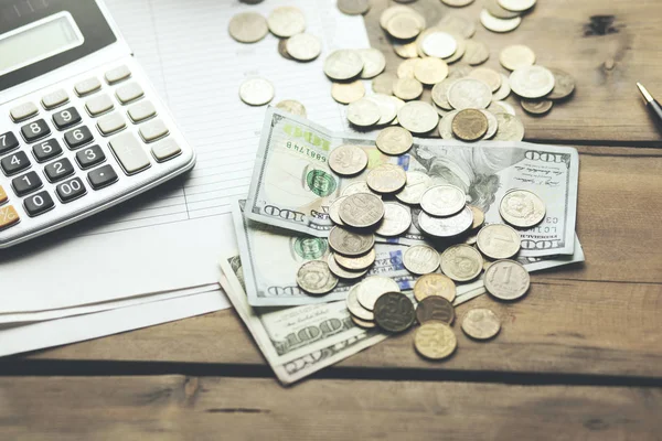 Banka hesap cüzdanı doları banknot ile hesap makinesi