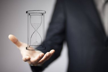 Kum üzerinde elini tutarak işadamı yakın çekim