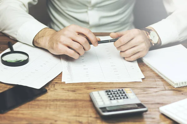 Empresário Trabalhando Mesa Escritório — Fotografia de Stock