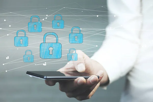 telefon ekran üzerinde kilitleri ile tutarak işadamı 