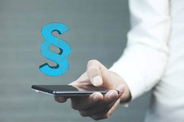 telefon ile sanal paragraf sembolü yukarıdaki adamla 