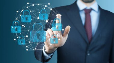 Güvenli dijital asma kilit kullanarak iş adamı