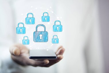 Eller işadamı gösteren telefonun ekran üzerindeki kilit simgesiyle