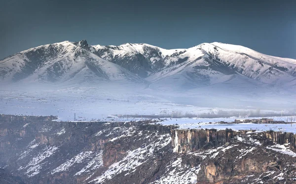 Piękne Krajobrazy Snowy Góry Przy Zimowej Pogodzie — Zdjęcie stockowe
