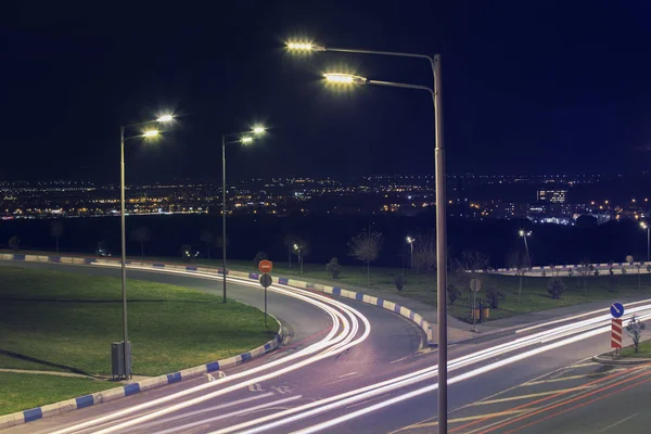 Lång Exponering Foto Trafik Med Suddiga Spår Från Bilar — Stockfoto