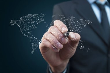 Dünya harita çizim kalem ile iş adamı