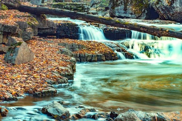 Осінній Красивий Водоспад Горах — стокове фото