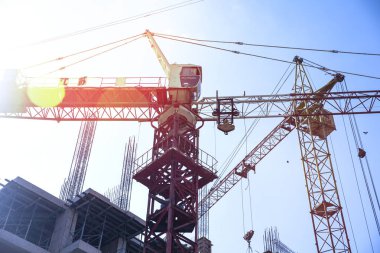 Kule Vinç ağır yük taşıma