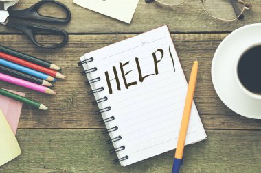 metin üzerinde sabit ile not etmek ve kahve masada yardım