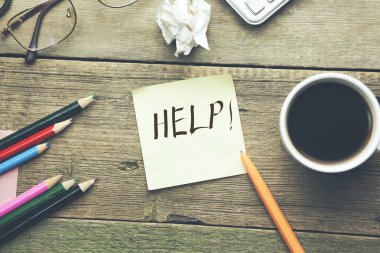 metin üzerinde sabit ile not etmek ve kahve masada yardım