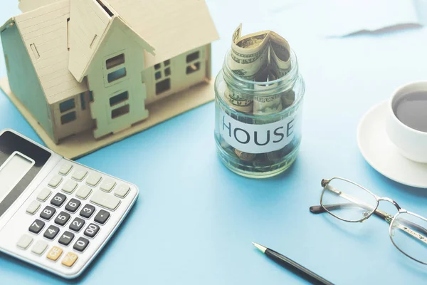 Geld Ein Haus Investieren Immobilienkonzept — Stockfoto