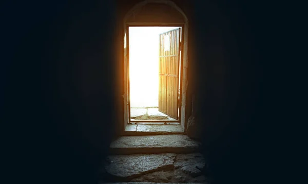 Kościół Otwartych Drzwi Światła Koncepcja — Zdjęcie stockowe