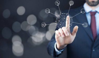 Daire küresel ağ bağlantısı simgesini dokunmadan adam 