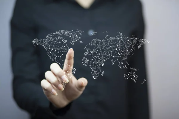 Homem Negócios Tocando Tela Sensível Toque Com Mapa Mundo — Fotografia de Stock