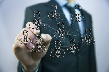 işadamı dijital sanal ekran ile çalışma