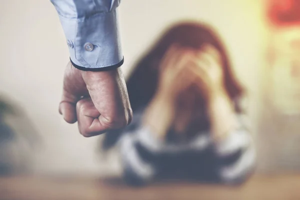 Mann Verprügelt Seine Frau Häusliche Gewalt — Stockfoto