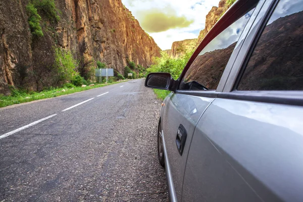 Carro Longa Estrada Pôr Sol — Fotografia de Stock