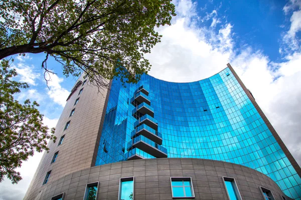 Ventanas Alto Edificio Moderno Cielo Azul — Foto de Stock