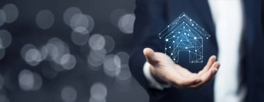 Elini üstünde ev simgesi