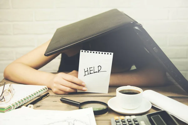 Estudiante Cansado Con Texto Ayuda Papel — Foto de Stock