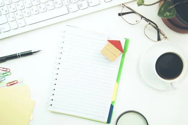 House Model Notepad Keyboard Stationary Table — Stock Photo, Image