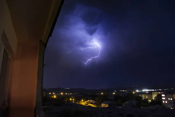 Blixtnedslag Himlen Staden Väder Anomali Katastrofen — Stockfoto