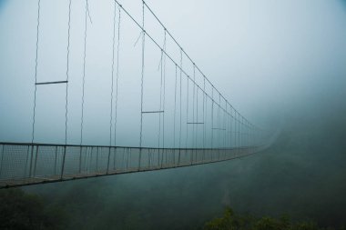 Ermenistan'da siste Sallanan Köprü