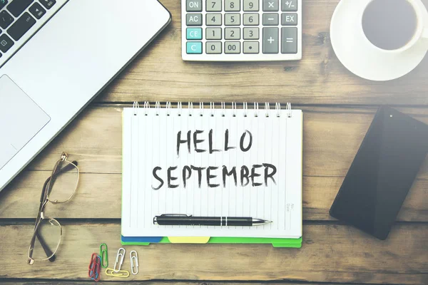 Office Tabell Med Brevpapper Tillbehör Och Hello September Text Notepad — Stockfoto