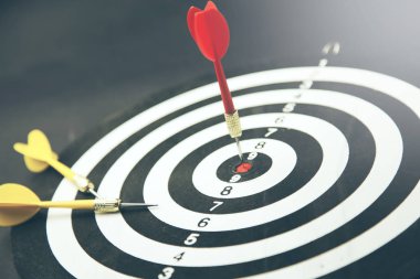 Dart çizim dart tahtası merkezinde vurdu