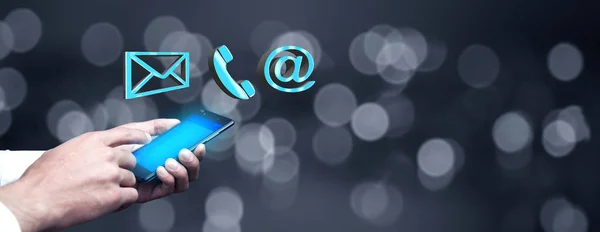 şirket kimlik simgeleri ile telefon ile işadamı