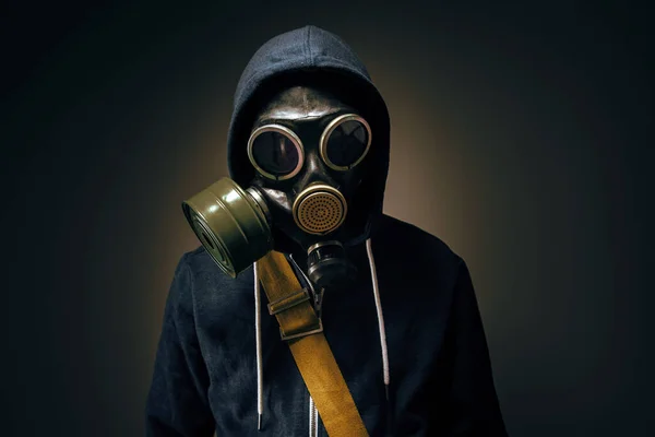 Businessman Wearing Gas Mask Dark — Stock Photo, Image