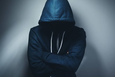 Karanlık arka planda suç hacker 'ı